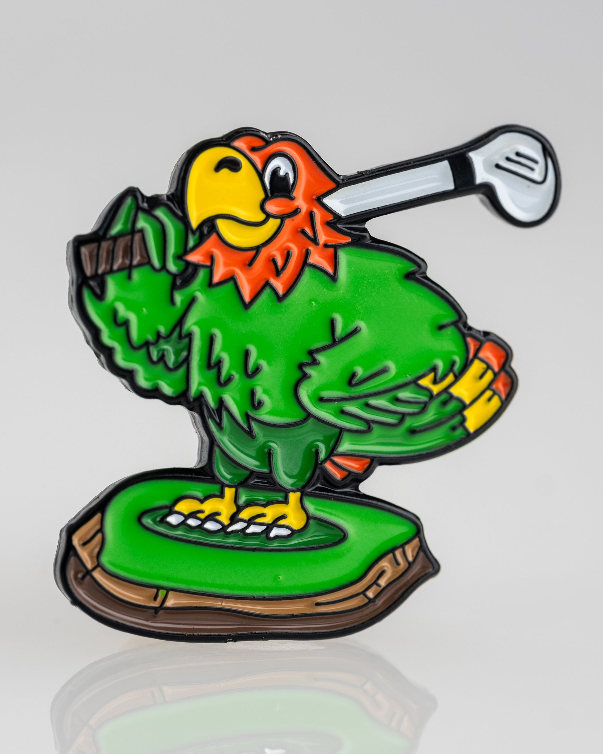 Pins and Aces Margaritaville Golfing Parrot Ball Marker - Thumbnail 2